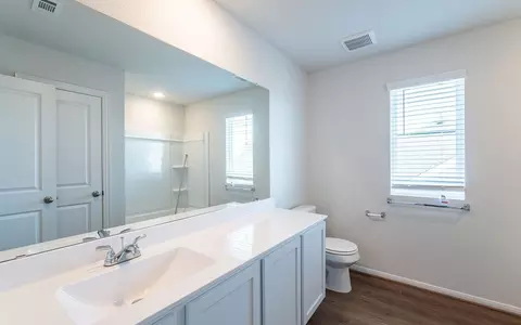 Bath - 173 Verdin Ave, Kyle, TX 78640 photo 2 of 8