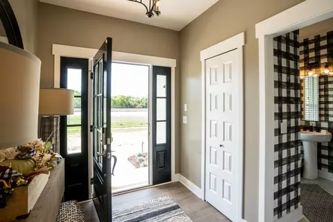 Entry Way - 3859 Eastern Rd, Norton, OH 44203 photo 5 of 6