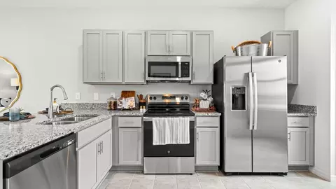Kitchen - 14060 Textile Run, Parrish, FL 34219 photo 2 of 6