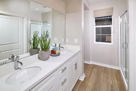 Bath - 12634 Hampton Ave, Eastvale, CA 92880 photo 3 of 4