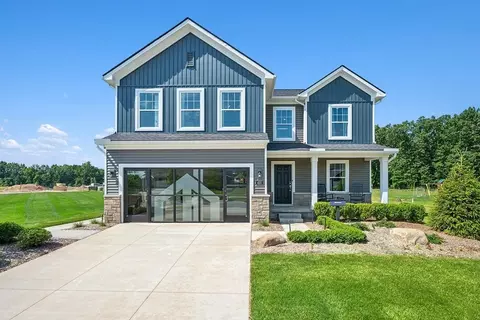 372 Edge Brook Dr, Holly, MI 48442