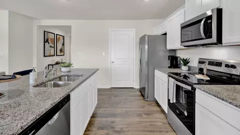 Kitchen - 94 Pine St, Byhalia, MS 38611 photo 4 of 10