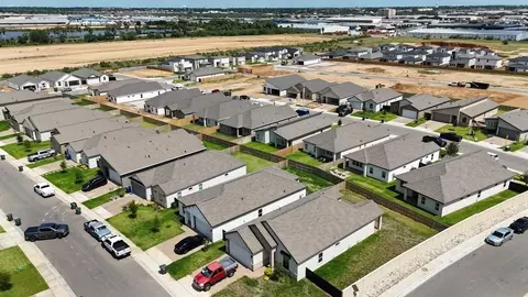 102 Tekapo, Laredo, TX 78045 photo 4