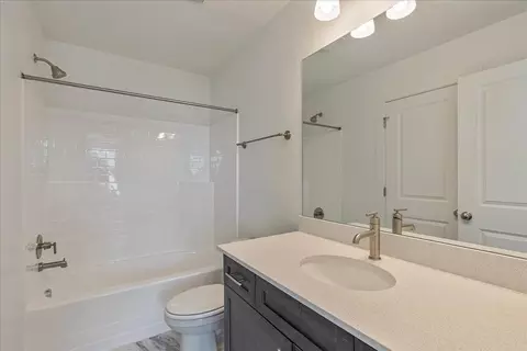 Bath - 2451 W Aurora Ave, Mapleton, UT 84664 photo 4 of 7