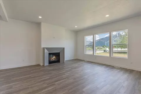 Living - 2451 W Aurora Ave, Mapleton, UT 84664 photo 5 of 9