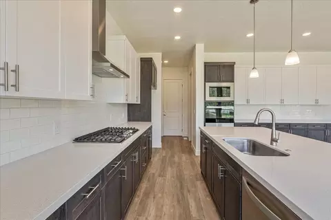 Kitchen - 2451 W Aurora Ave, Mapleton, UT 84664 photo 8 of 10
