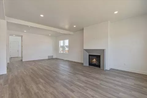 Living - 2451 W Aurora Ave, Mapleton, UT 84664 photo 7 of 9