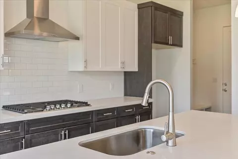 Kitchen - 2451 W Aurora Ave, Mapleton, UT 84664 photo 6 of 10