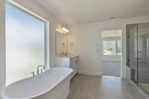 Bath - 2451 W Aurora Ave, Mapleton, UT 84664 photo 3 of 7