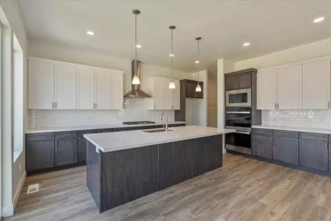 Kitchen - 2451 W Aurora Ave, Mapleton, UT 84664 photo 5 of 10