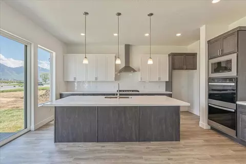 Kitchen - 2451 W Aurora Ave, Mapleton, UT 84664 photo 3 of 10