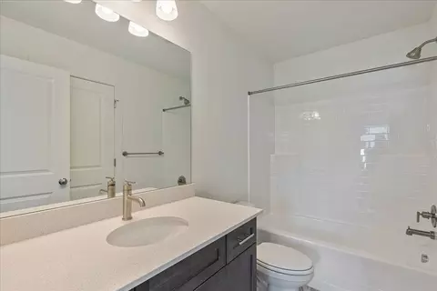 Bath - 2451 W Aurora Ave, Mapleton, UT 84664 photo 5 of 7