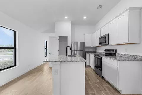 Kitchen - 808 Gen D Macarthur Ave, Labelle, FL 33935 photo 1 of 2