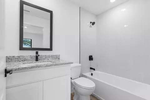 Bath - 808 Gen D Macarthur Ave, Labelle, FL 33935 photo 1 of 2