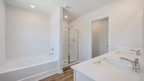 Bath - 11809 Conrad Cir, Hampton, GA 30228 photo 2 of 6