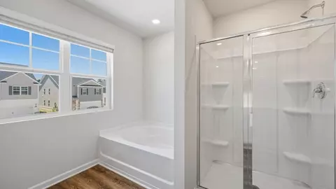 Bath - 11809 Conrad Cir, Hampton, GA 30228 photo 3 of 6