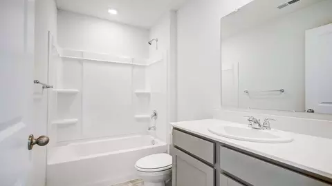 Bath - 8740 Basil Rd NW, Baltimore, OH 43105 photo 4 of 4