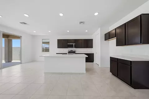 Kitchen - 8060 W Berkeley Rd, Phoenix, AZ 85035 photo 2 of 2
