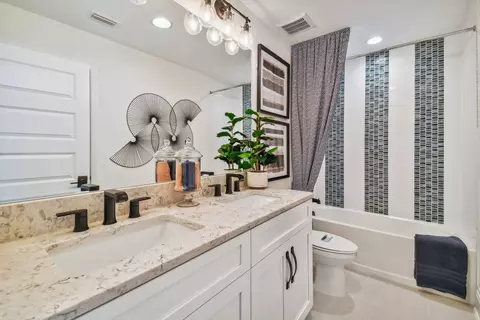 Bath - 2528 Clary Sage Dr, Spring Hill, FL 34609 photo 2 of 5