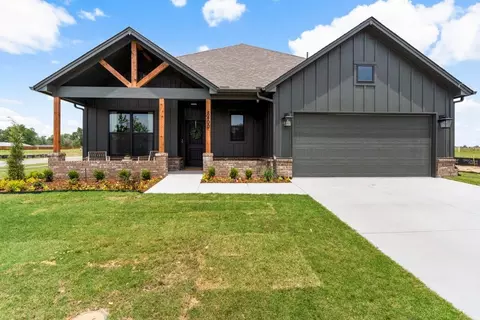 Exterior - 8400 E Galveston St, Broken Arrow, OK 74014 photo 4 of 8