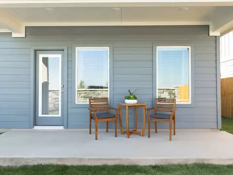 702 Universal Dr, Hutto, TX 78634