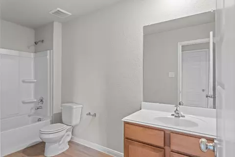 Bath - 13519 Playa Ave, Von Ormy, TX 78073 photo 1 of 3
