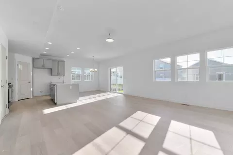 Living - 6417 Vernon Dr, Eagle Mountain, UT 84005 photo 2 of 6