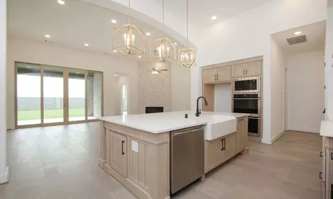 Kitchen - 325 Vale Run, Kyle, TX 78640 photo 4 of 5