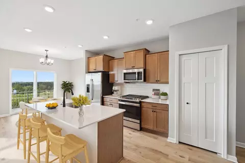 682 Tulare Ter, Newport, MN 55055
