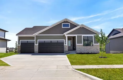 1625 NW Parkside Ln, Waukee, IA 50263