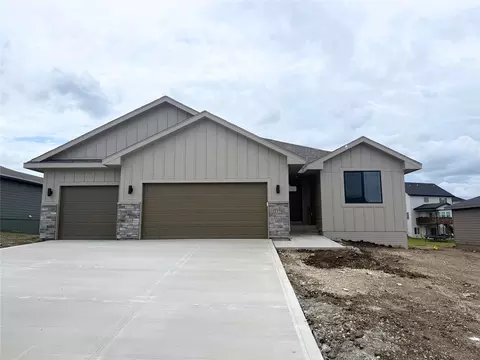 3328 NW Brookside Dr, Grimes, IA 50111