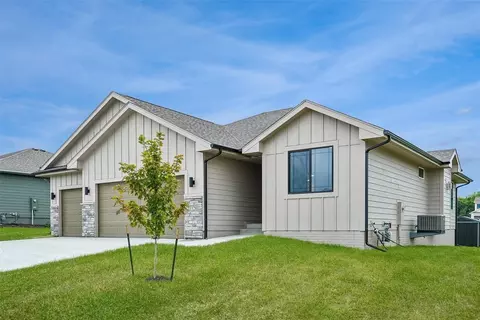 3328 NW Brookside Dr, Grimes, IA 50111