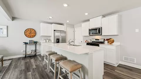1961 Highview Ter, Shakopee, MN 55379