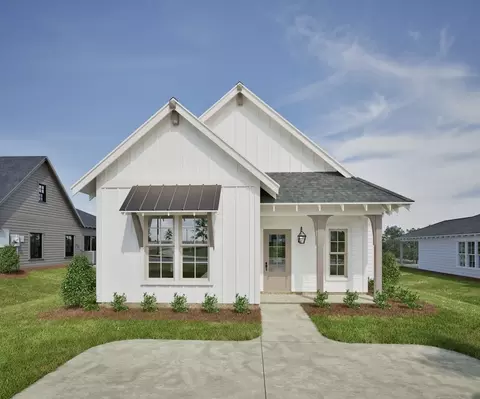 100 Firefly Ln, Opelika, AL