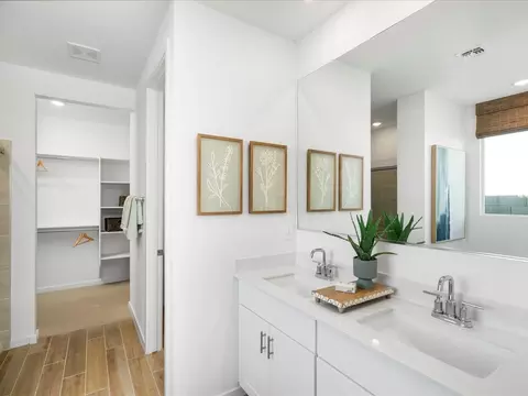 Bath - 24381 W Hazel Dr, Buckeye, AZ 85326 photo 2 of 3