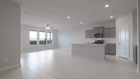 Living - 136 Springhill North Rd, Boyd, TX 76023 photo 3 of 10