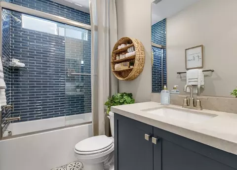 Bath - 29902 Vintage Ct, Castaic, CA 91384 photo 3 of 5