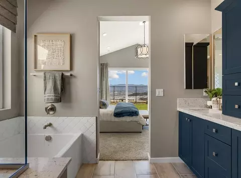 Bath - 29902 Vintage Ct, Castaic, CA 91384 photo 2 of 5