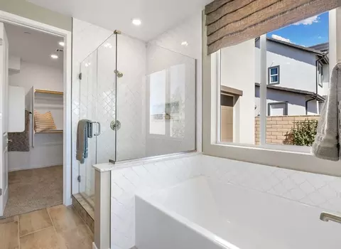 Bath - 29902 Vintage Ct, Castaic, CA 91384 photo 1 of 5