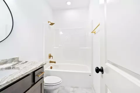 Bath - 127 Laurel Branch Dr, Dothan, AL 36305 photo 5 of 8