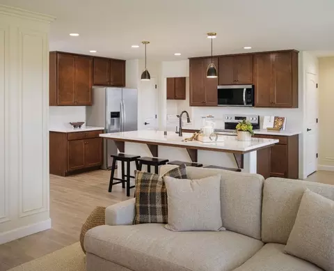 Kitchen - 1233 Bishop Dr, Tulare, CA 93274 photo 4 of 7