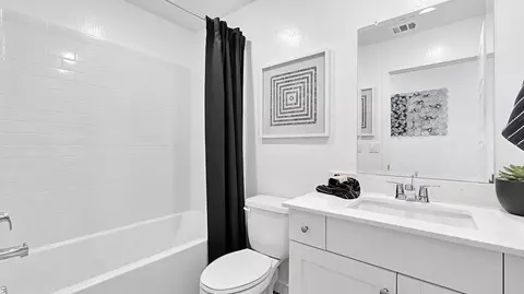 Bath - 983 Braxstyn Way W, Madera, CA 93636 photo 3 of 6