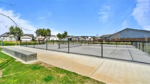 View/Area - 983 Braxstyn Way W, Madera, CA 93636 photo 18 of 23