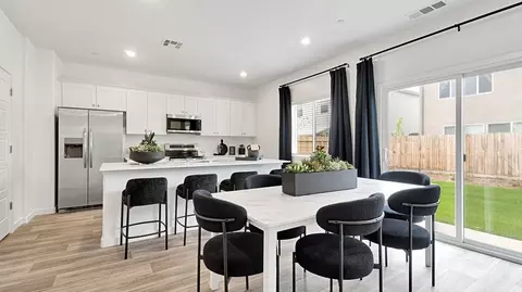 Dining - 983 Braxstyn Way W, Madera, CA 93636 photo 2 of 2