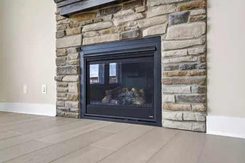 Living - 393 David Lee Ct, Monroe, OH 45050 photo 2 of 7