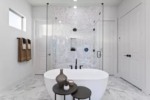 Bath - 1000 Prescott Dr, Conroe, TX 77301 photo 2 of 2