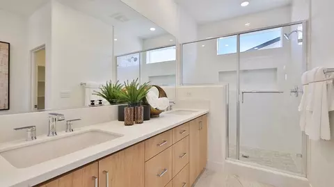 Bath - 27426 Hackberry Pl, Valencia, CA 91381 photo 1 of 7
