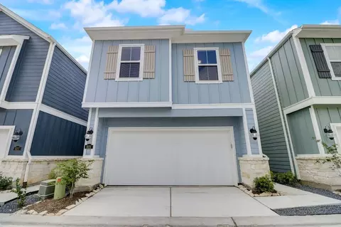 721 Sand Dollar Dr, Kemah, TX 77565