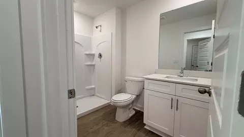 Bath - 500 S Cherry St, Beebe, AR 72012 photo 2 of 5