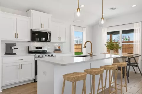 Kitchen - 11320 E 93rd Pl N, Owasso, OK 74055 photo 7 of 9